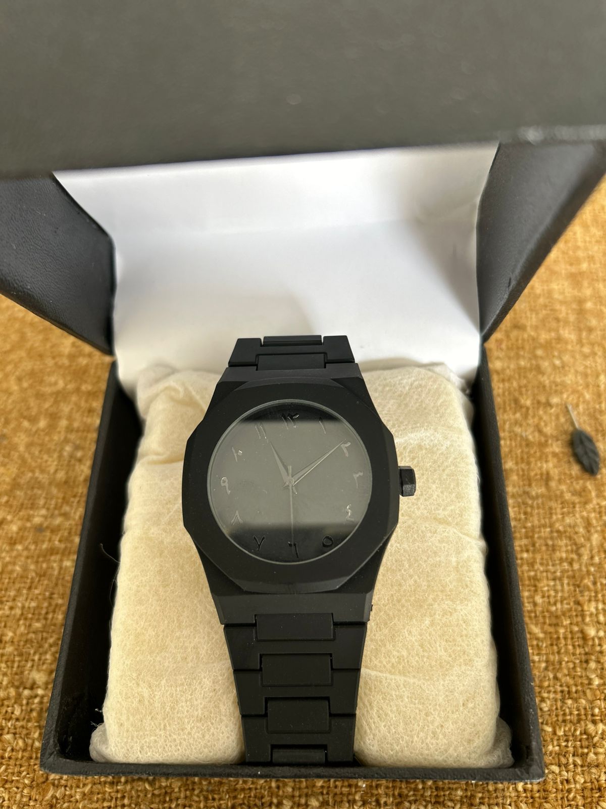BLACK AND WHITE COUPLE AURA WATCH WITH ONE SPECIAL GIFT BOX